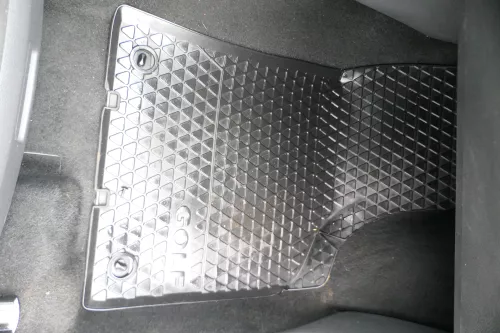 2x Original Golf 5 1K Fußmatte Fußmatten Gummi Gummimatte links + rechts vorne