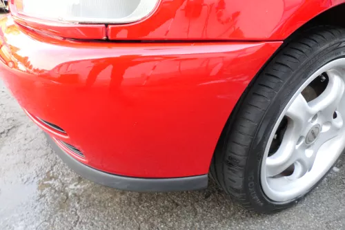 VW Polo 6N Stoßstange vorne breite Styling XXL Frontstoßstange rot LP3G + Gitter (177005)