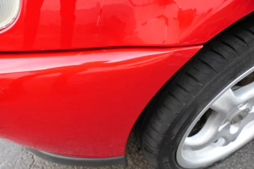 VW Polo 6N Stoßstange vorne breite Styling XXL Frontstoßstange rot LP3G + Gitter (177005)