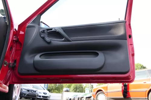 1x Polo 6N Türverkleidung Verkleidung Tür vorne rechts 2/3-Türer schwarz Griff