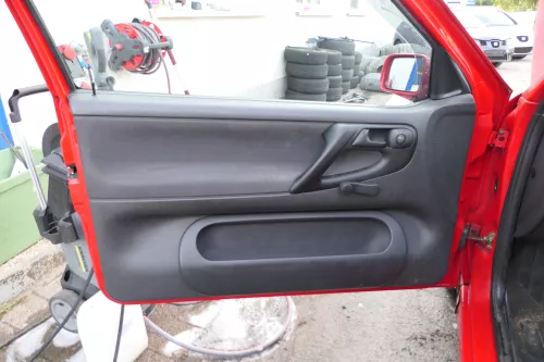 1x Polo 6N Türverkleidung Verkleidung Tür vorne links 2/3-Türer schwarz Griff