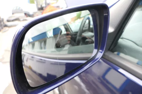 VW Golf 4 Bora manueller Spiegel vorne links Außenspiegel blau LB5N Glas (177090)