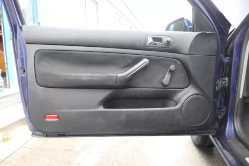 1x VW Golf 4 Türverkleidung Verkleidung Tür vorne links schwarz 2/3-Türer 