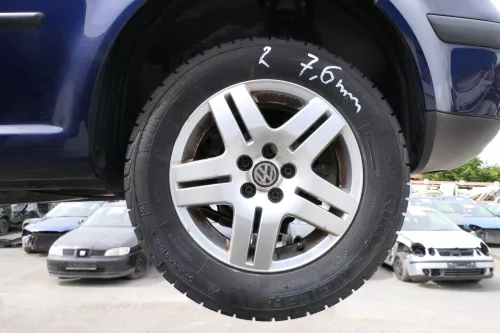 4x Golf 4 Bora Alufelgen Felgen 195/65 R15 Winterreifen Reifen 1J0601025Q 6-7mm (177103)