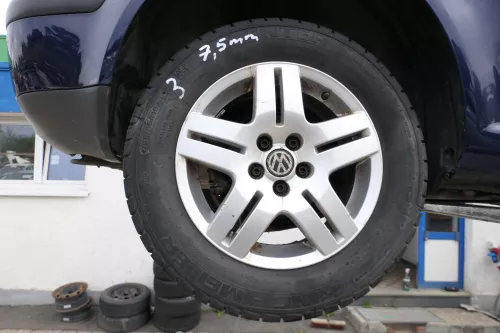 4x Golf 4 Bora Alufelgen Felgen 195/65 R15 Winterreifen Reifen 1J0601025Q 6-7mm (177103)