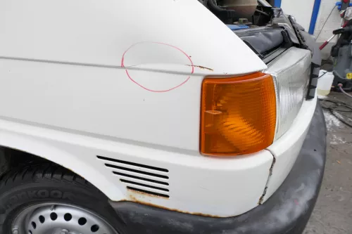 VW T4 kurze Version Kotflügel vorne rechts weiß R902 7D0821104B (177128)