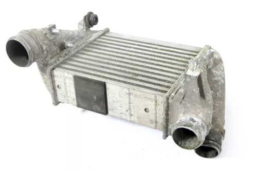 Audi A6 8E B6 B7 Ladeluftkühler Ladeluft Kühler 8E0198806A rechts 6 Zylinder Öl (177584)