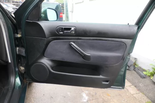 1x Golf 4 Bora Türverkleidung Verkleidung Tür vorne rechts 4/5-Türer Griff schwa