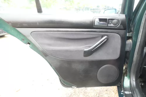 1x VW Golf 4 1J Limousine Türverkleidung Verkleidung Tür hinten links Griff Öffn