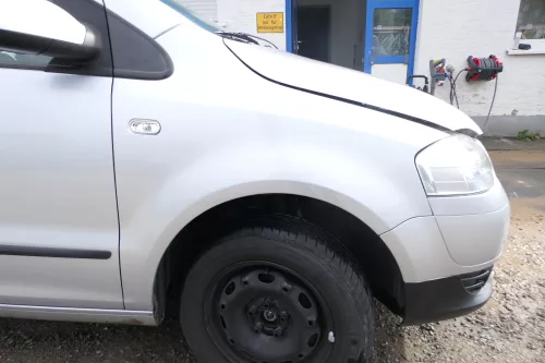 VW Fox 5Z Kotflügel vorne rechts silber LA7W