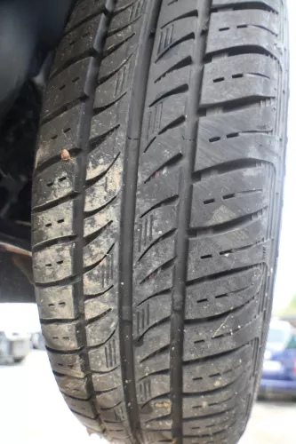 4x VW Polo 9N Felgen Reifen 165/70 R14 81T Sommerreifen 5jx14H2 ET35 ca. 5-6,5mm (177676)