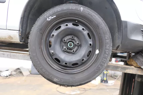 4x VW Polo 9N Felgen Reifen 165/70 R14 81T Sommerreifen 5jx14H2 ET35 ca. 5-6,5mm (177676)