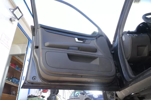 1x A4 8E B6 Türverkleidung Verkleidung Tür vorne links swing dunkelgrau (177707)