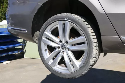 2x 3C Golf Reifen Winterreifen 235/40R18 95V 7-9mm   NUR 2 x REIFEN (177778)