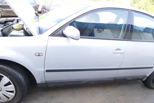 VW Passat 3B 3BG 3B6 Kombi + Limo Tür vorne links Fahrertür grau silber LB7Z OHN