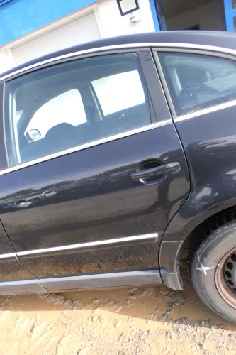 Passat 3B 3BG Limousine Tür hinten links schwarz LC9Z - ohne Anbauteile - Chrom (177872)