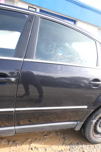 Passat 3B 3BG Limousine Tür hinten links schwarz LC9Z - ohne Anbauteile - Chrom (177872)
