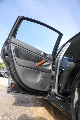 1x Passat 3B 3BG Türverkleidung Verkleidung Tür hinten links Leder schwarz Limo