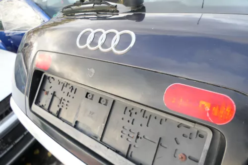 Audi A6 4B Kombi Avant Rücklicht Mitte Rückleuchtenband Blende 4B9945695M (178105)