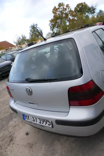 VW Golf 4 Limousine Heckklappe Kofferraumklappe Klappe hinten silber LA7W ohnAnb (178526)