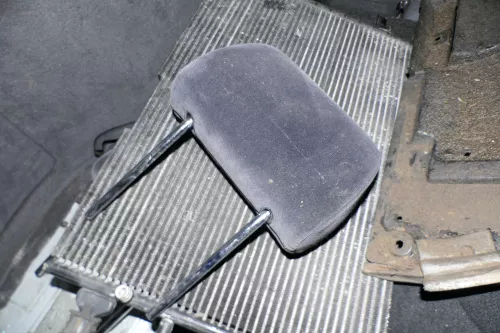 1x A4 B5 A6 4B Kopfstütze vorne vorn oder hinten onyx dunkel (eine Art Velour) (178562)