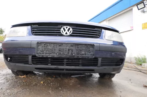 VW Passat 3B Stoßstange vorne Frontstoßstange Stoßfänger blau LN5Y