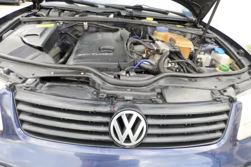 VW Passat 3B Stoßstange vorne Frontstoßstange Stoßfänger blau LN5Y (178578)