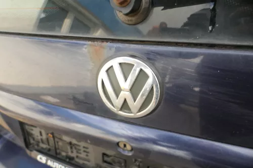 VW Passat 3B Kombi Variant Heckklappe Klappe hinten mit Scheibe blau LN5Y (178582)