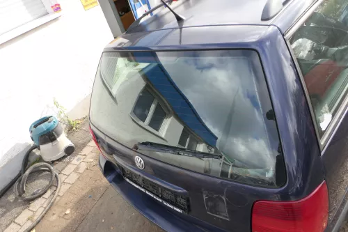 VW Passat 3B Kombi Variant Heckklappe Klappe hinten mit Scheibe blau LN5Y (178582)