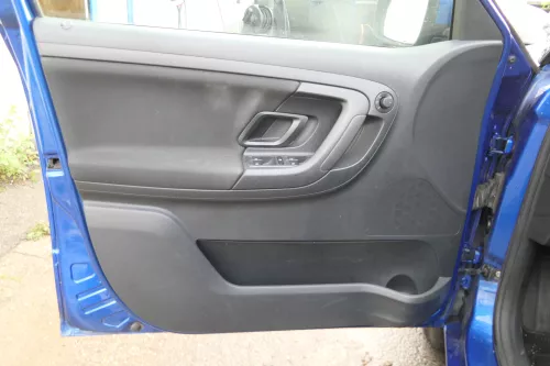 1x Skoda Fabia 5J Stufenheck Türverkleidung Verkleidung Tür vorne links Griff