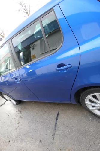 Skoda Fabia 5J Limousine Tür hinten links blau LF5W - ohne Anbauteile (178612)