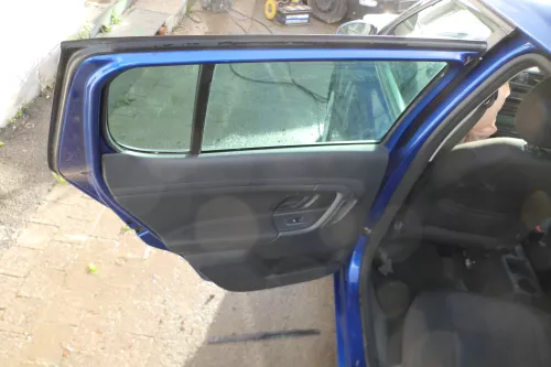 1x Skoda Fabia 5J Stufenheck Türverkleidung Verkleidung Tür hinten links Griff (178614)