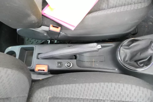 Fabia 5J Mitteltunnel Tunnel Becherhalter Mittelkonsole 5J0863241AE 47H AUX RDK (178637)