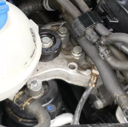 Polo 6R Fabia Motorlager Motorhalter Lager Motor Halter rechts Stütze A1