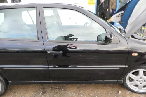 Polo 6N 6N2 Tür vorne rechts Beifahrertür 4/5-Türer schwarz LC9Z ohne Anbauteile