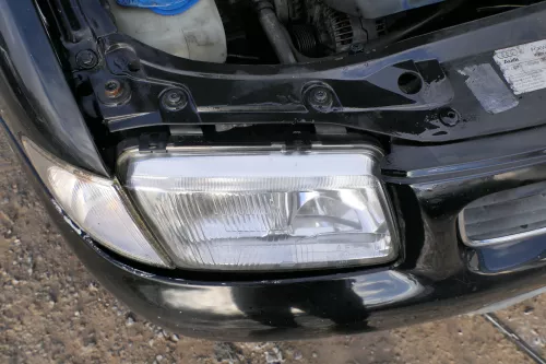 Audi A3 8L Stoßstange Frontstoßstange vorne schwarz LY9B mit Grill (178796)