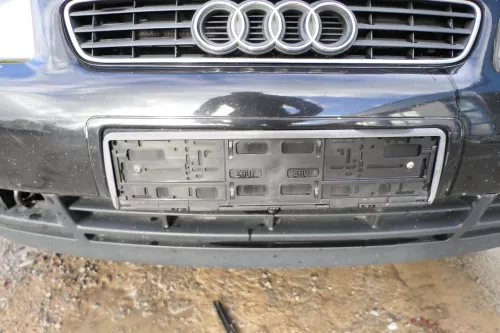 Audi A3 8L Stoßstange Frontstoßstange vorne schwarz LY9B mit Grill (178796)