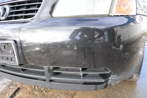 Audi A3 8L Stoßstange Frontstoßstange vorne schwarz LY9B mit Grill (178796)