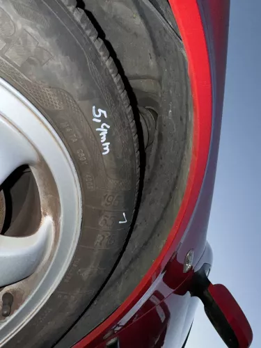 VW Golf 4 1J Kotflügel vorne links rot LY3D - kleine Hageldellen (178903)