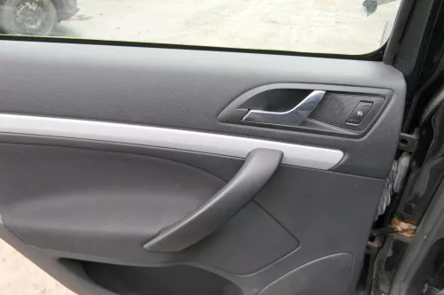 1x Octavia 1Z Limousine Türverkleidung Verkleidung Tür hinten links schwarz ony (178909)