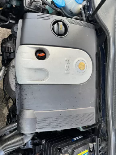 VW Passat 3C Touran Motorabdeckung Abdeckung Motor Blende 1.6 1,6 FSI 03C129607N