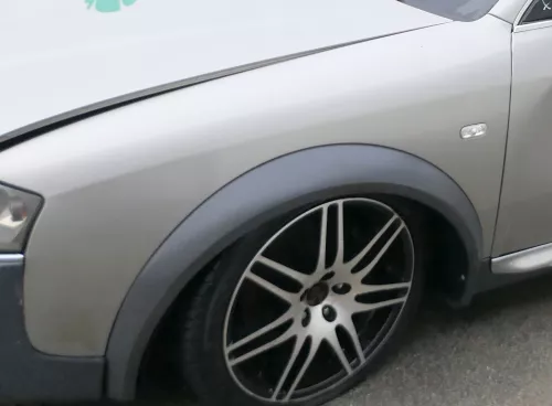 Audi A6 4Z Allroad Kotflügel vorne links garu + Leiste (179257)