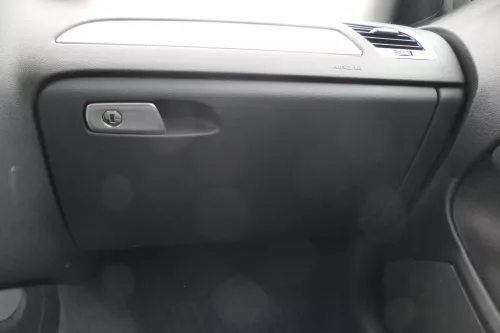 Audi A4 8K B8 Handschuhfach Griff Deckel Klappe schwarz soul