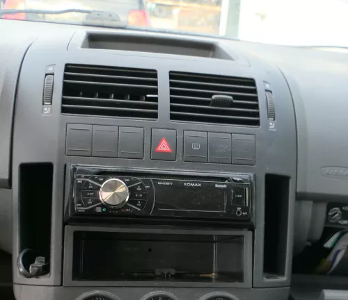 VW Polo 9N Mittelkonsole Verkleidung um Radio schwarz 6Q0858069AD /T