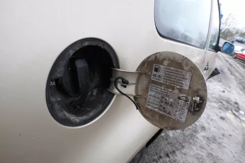 VW Golf 4 Limousine Tankdeckel Deckel Tank Tankverschluß gold gelb LA1W (179437)