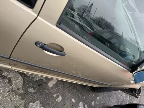 Golf 4 Tür vorne rechts Beifahrertür 2/3-Türer gold gelb LA1W ohnAnbautei Kratze (179438)