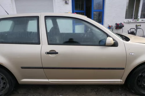 Golf 4 Tür vorne rechts Beifahrertür 2/3-Türer gold gelb LA1W ohnAnbautei Kratze