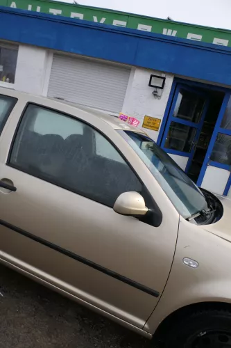 Golf 4 Tür vorne rechts Beifahrertür 2/3-Türer gold gelb LA1W ohnAnbautei Kratze (179438)