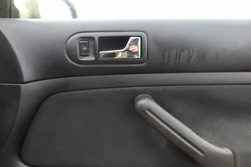 1x VW Golf 4 Türverkleidung Verkleidung Tür vorne rechts schwarz 2/3-Türer (179439)