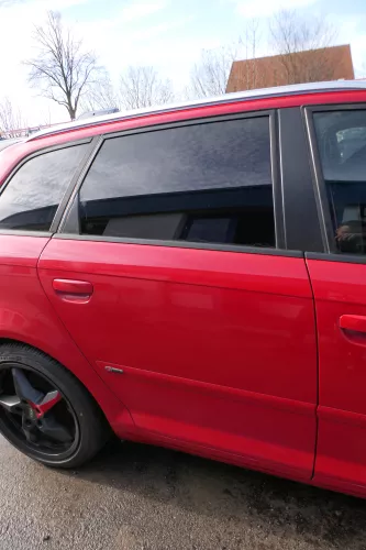 Audi A3 8P 4/5-Türer Tür hinten rechts Rahmen Türblatt rot LY3J (179478)